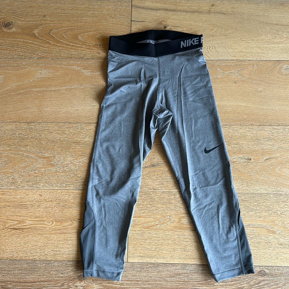 Nike women dry fit performance leggings color gray